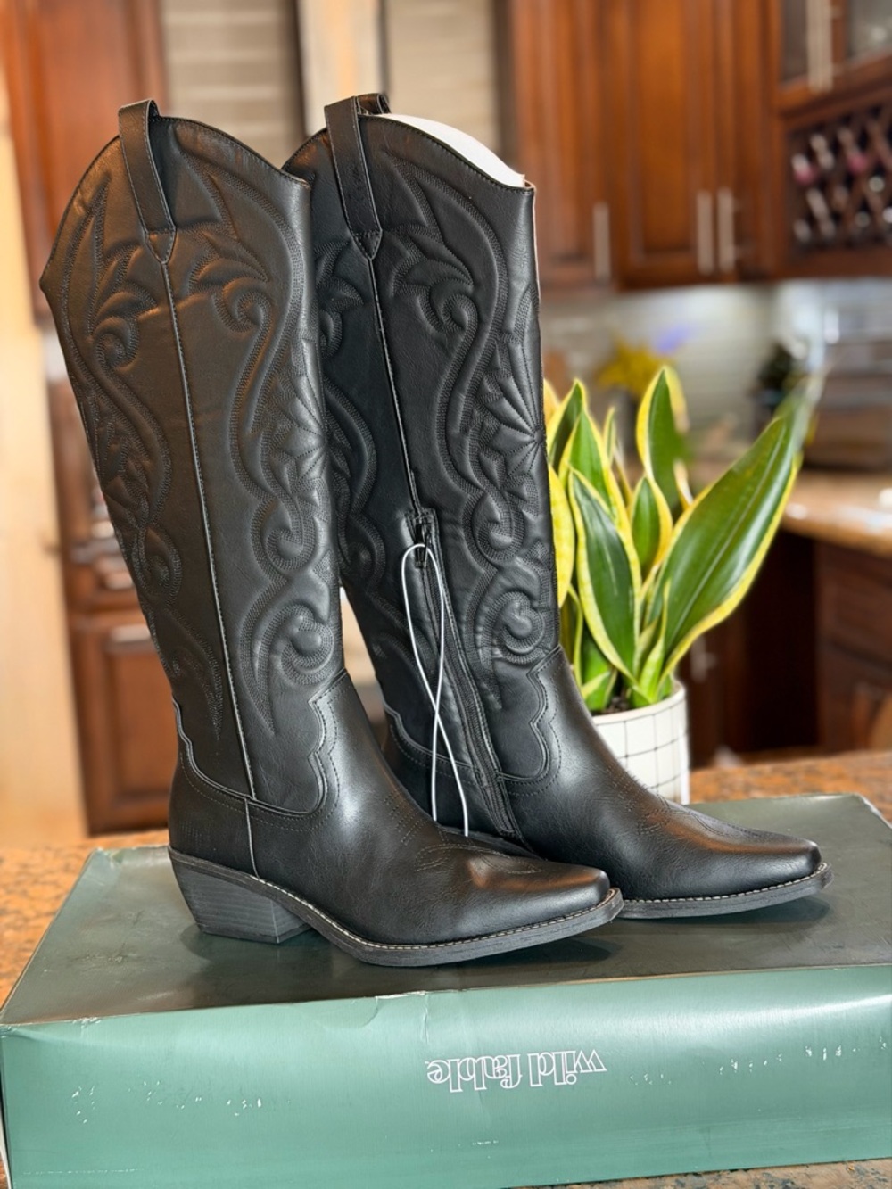 wild fable Black Embroidered Western Knee-High Boots